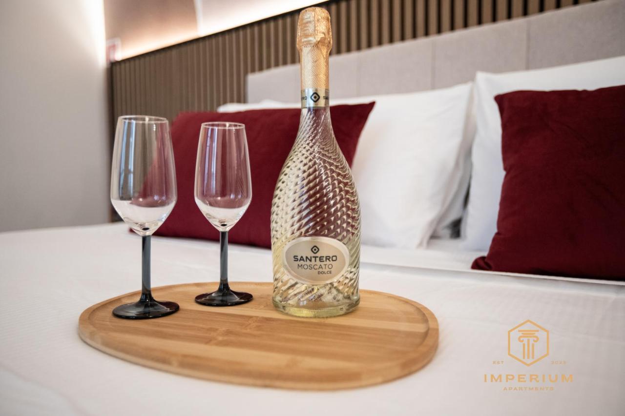 Historic Center Loft - 5min to Colosseum, 300mt to Metro, Pvt Balcony, A-C - 4