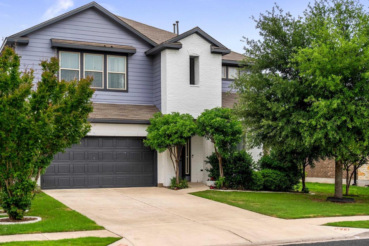 Botanist Retreat Pet-Friendly Austin Home Yard - 2