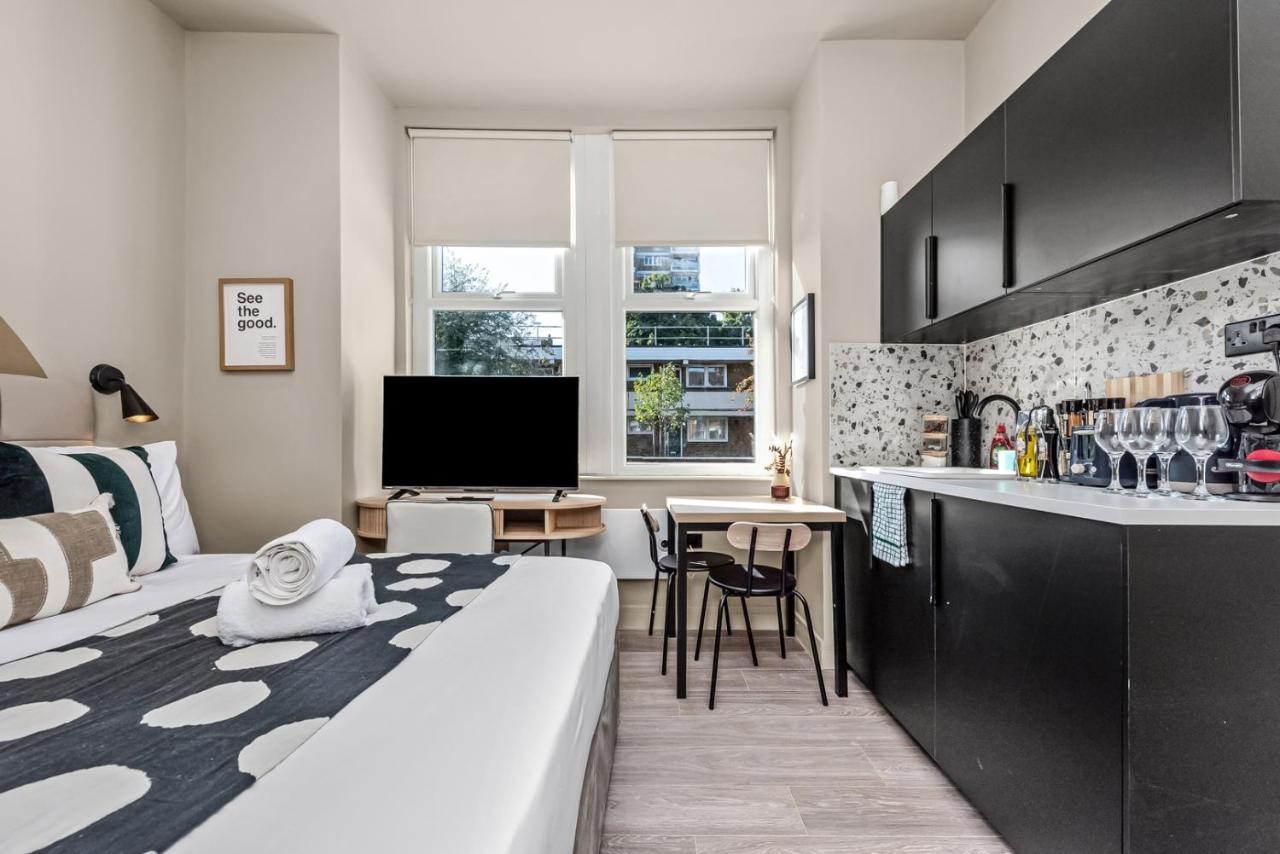 Beautifully Designed Studio with Full Kitchen - 5