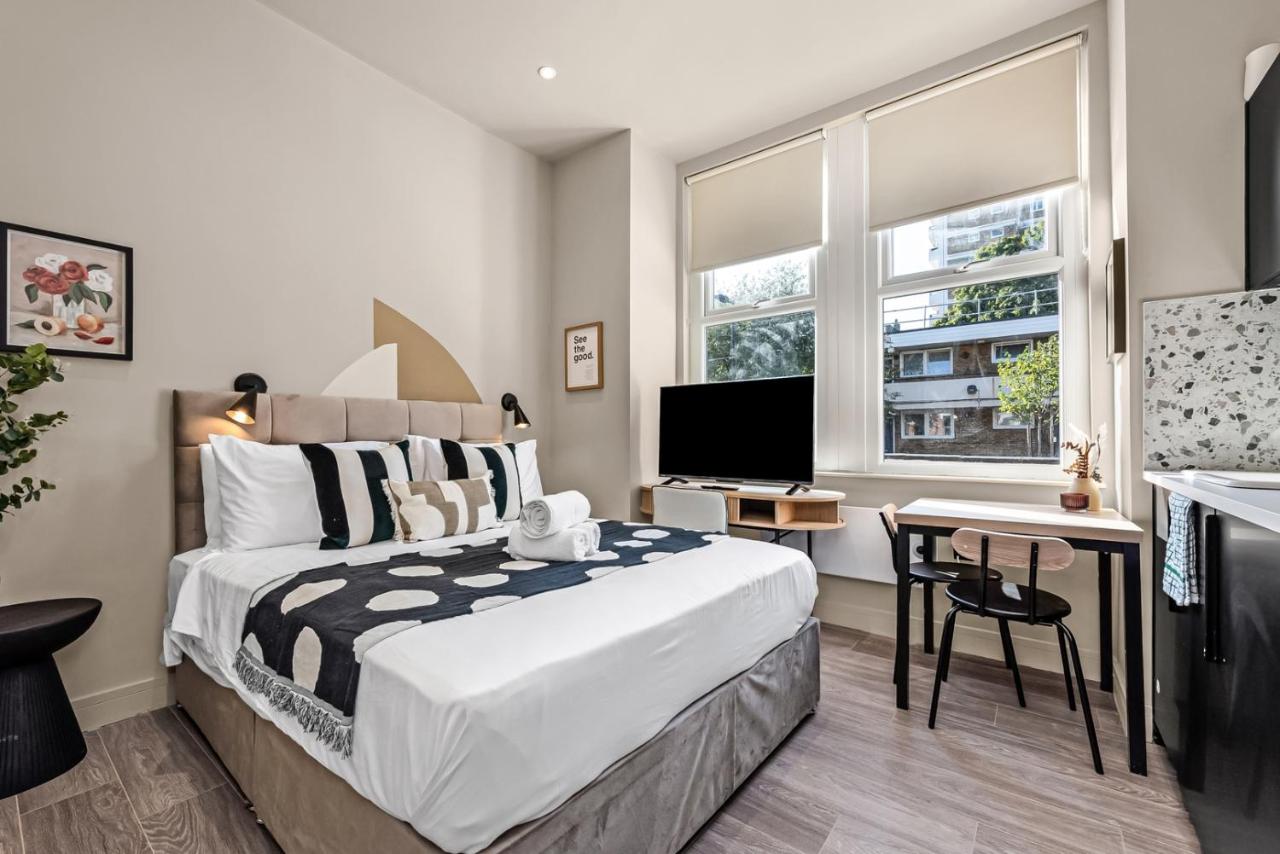 Beautifully Designed Studio with Full Kitchen - 2