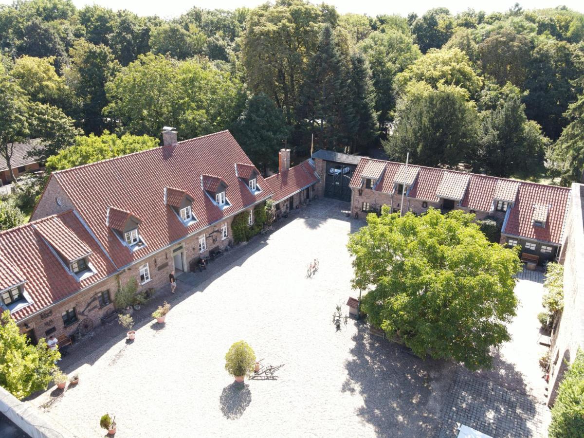 13 Worker Apartments - Single Beds - Free Parking - 10 min Cologne-City