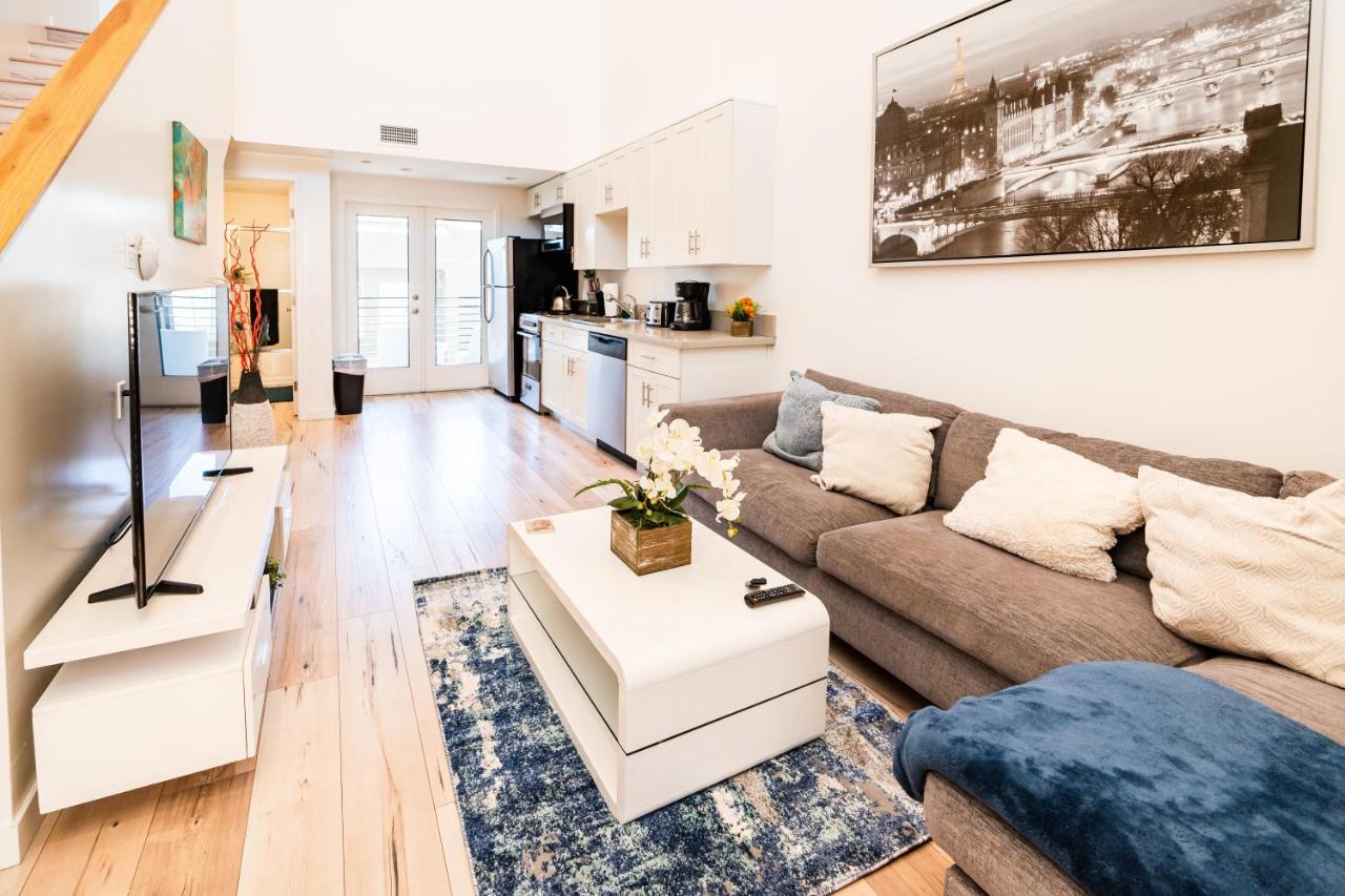 Chic 1-Bedroom Loft in Hollywood 10 Min From Downtown