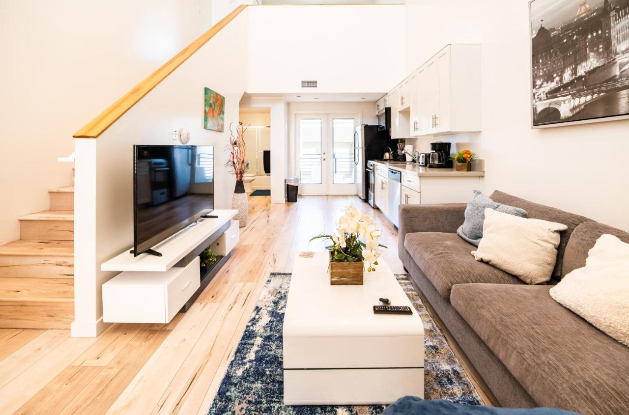Chic 1-Bedroom Loft in Hollywood 10 Min From Downtown - 5