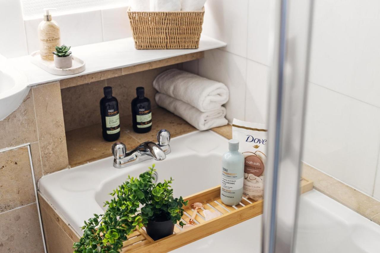 Premium Luxe 1 Bedroom Soho Apartment - 3