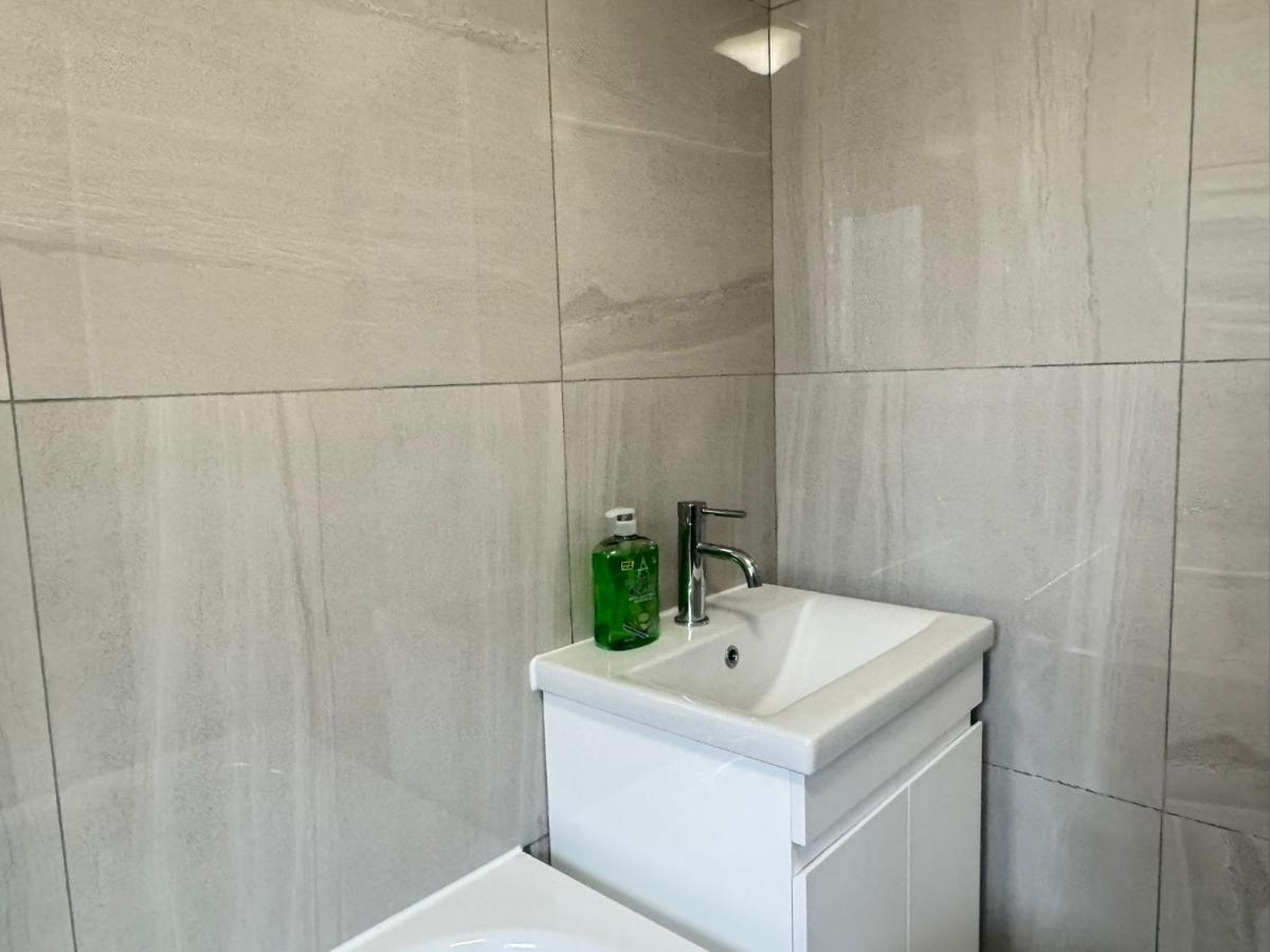 Private Rooms Near Central London - 3