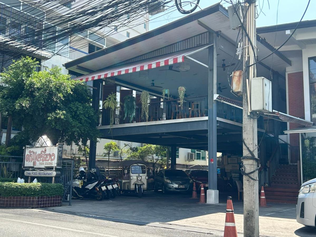 Twenty Twelve Stay Sukhumvit 49 - 3