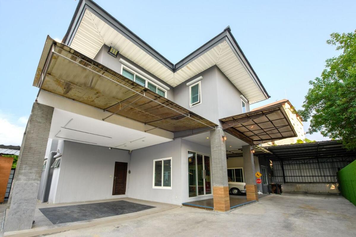 Garage House Bangkok-Car Theme Stay 8Bed 6Room - 5