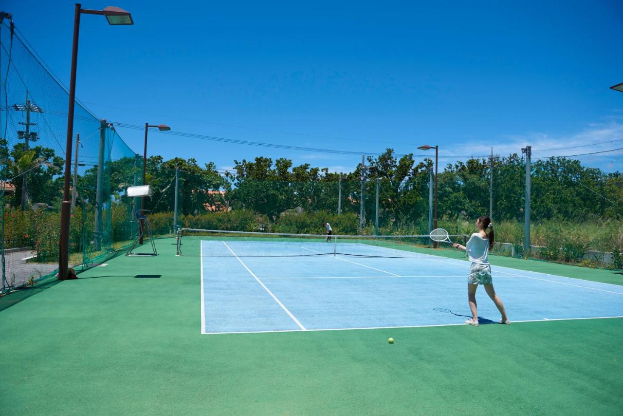 Tennis court: Ishigaki Resort Hotel