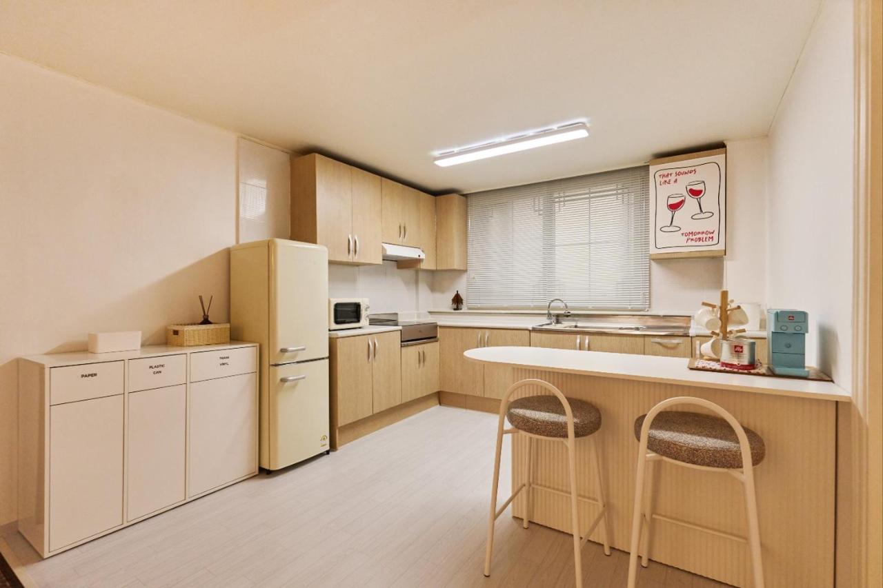 Cozy Stay near Hongdae & Yeonnam, 10min to Subway - 4