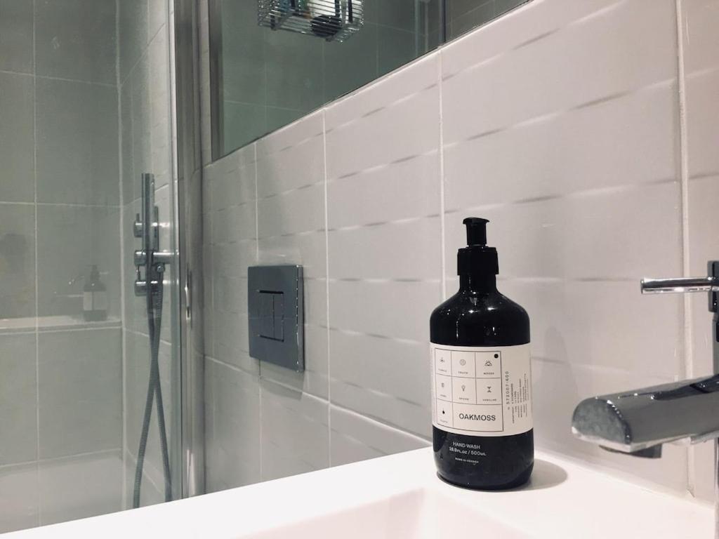 Central London Charming Camden Split Level Home - 3