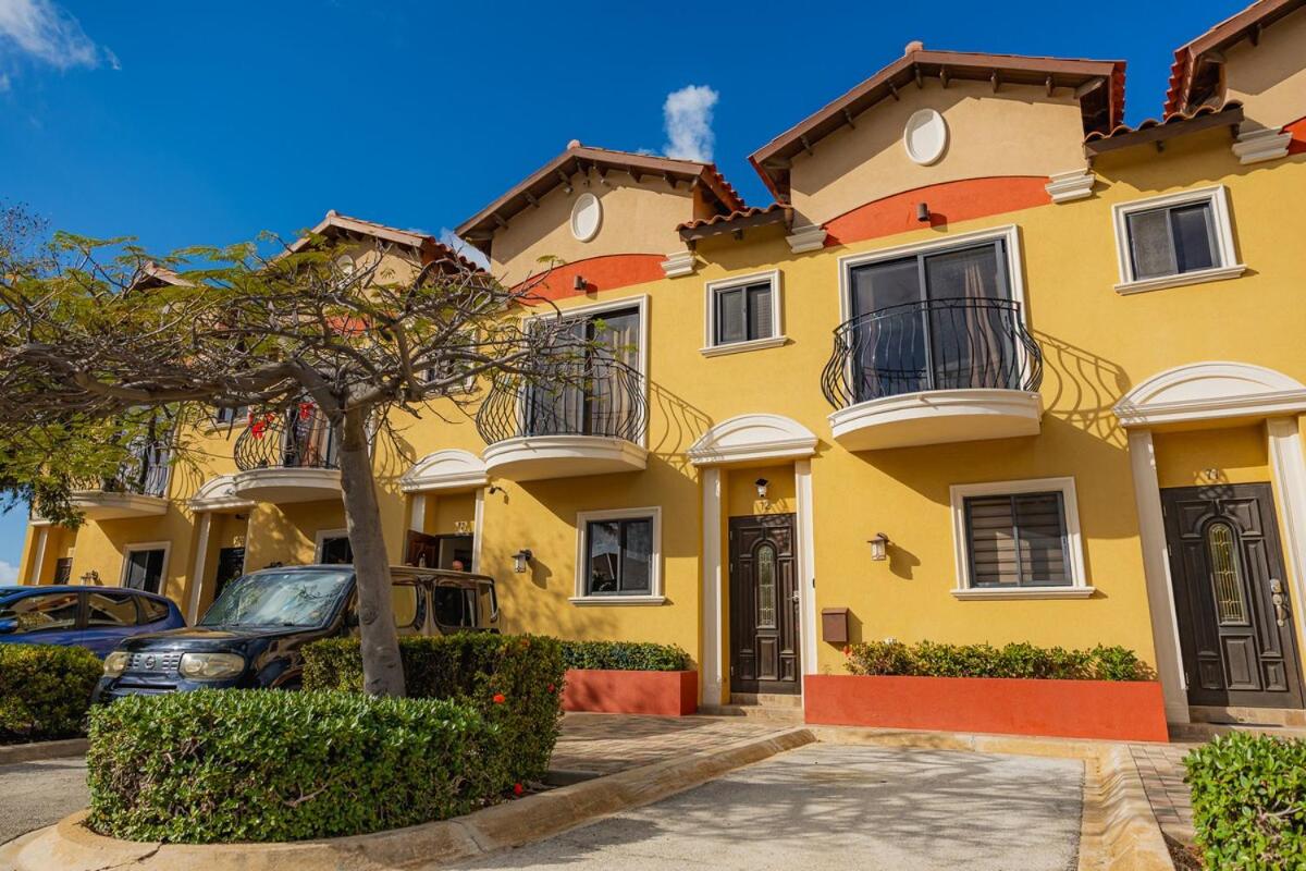 10 Minutes drive to Eagle Beach - 2