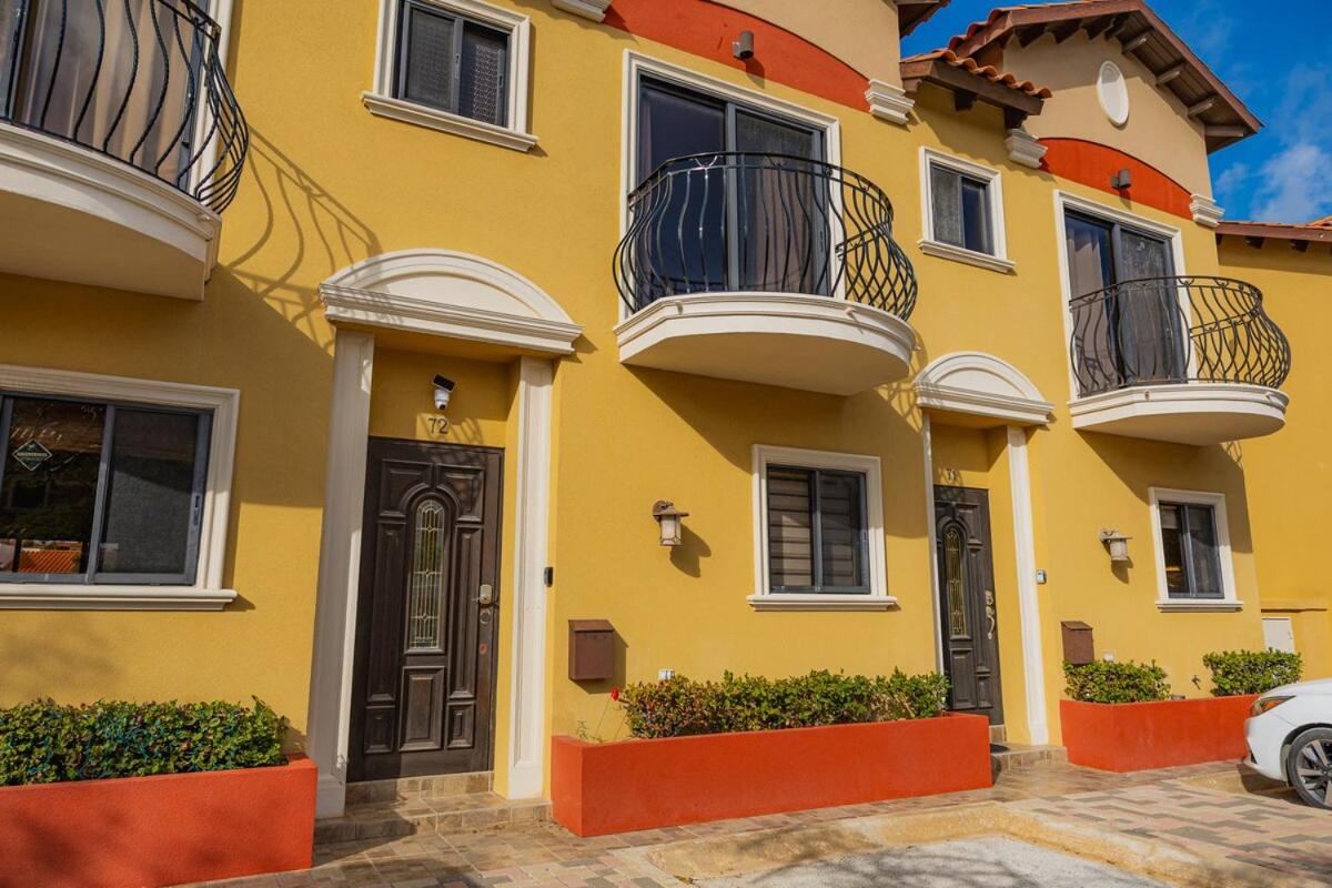 10 Minutes drive to Eagle Beach - 4