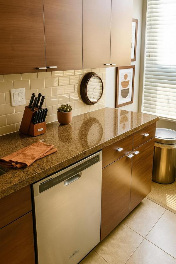 Premier Suites at Marina-Venice with Luxe Pool, Gym & Hot Tub & More - 3