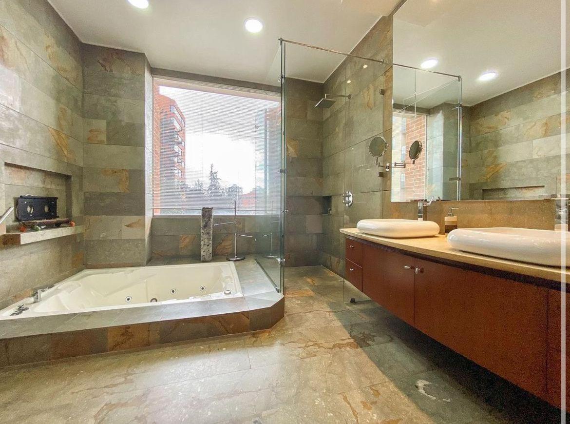 Virrey Luxury Condo 2BR & Jacuzzi - 3