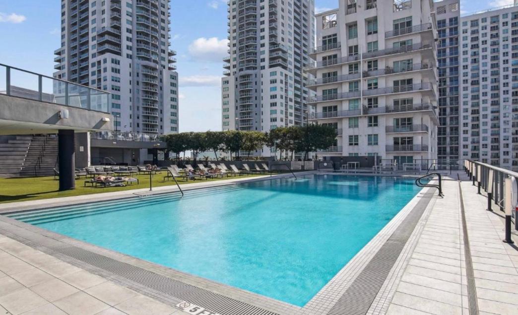 Downtown Miami Apartment Near Cruise Port Pool and Gym