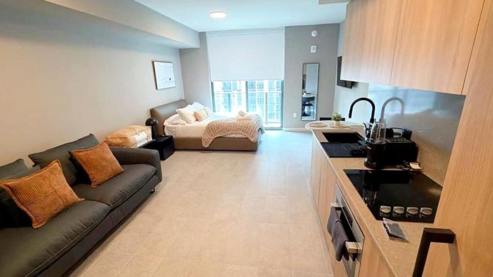 Modern Downtown Studio Near Bayfront Park - 3