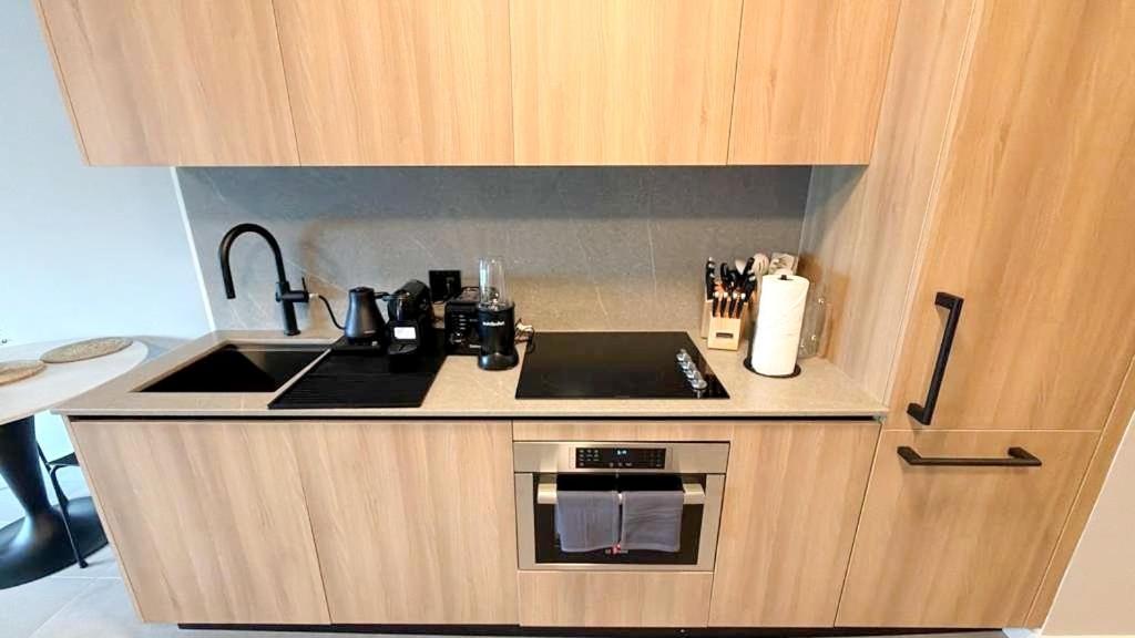 Modern Downtown Studio Near Bayfront Park - 2