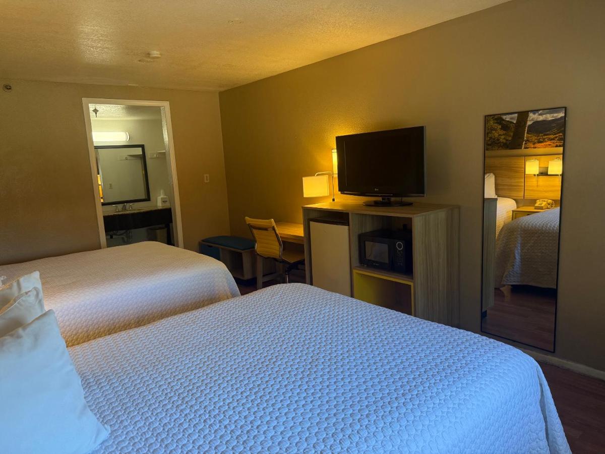 Park Avenue Inn Victorville — photo 17