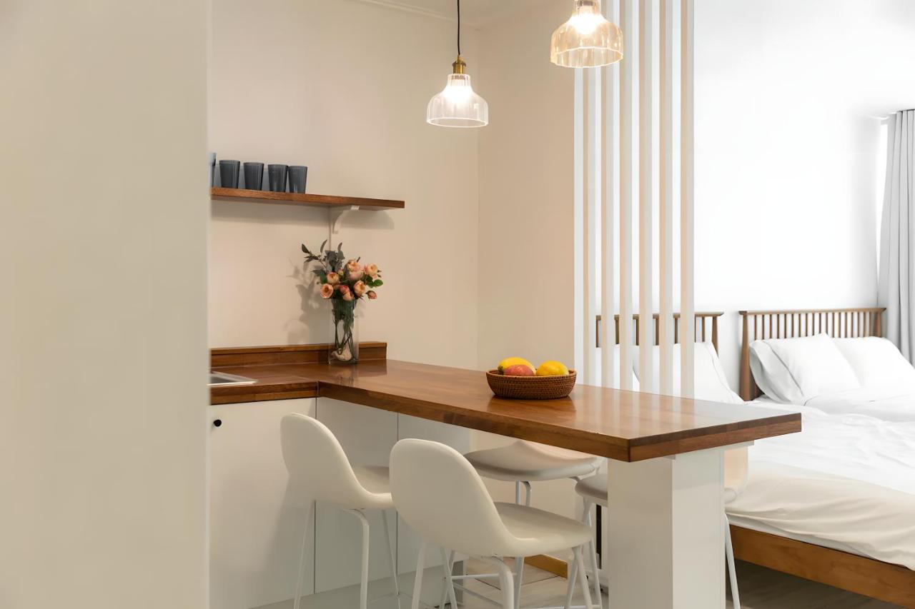 0 Min to Subway, Hongdae Main Street - 2