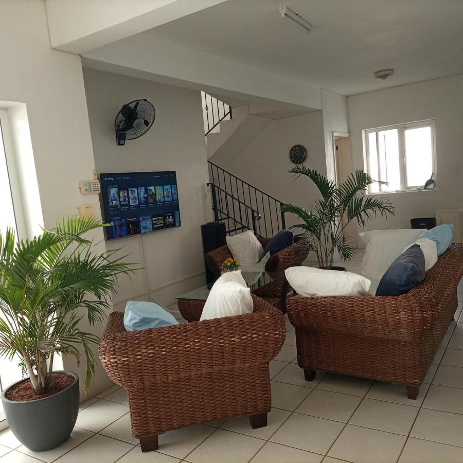 Perfect Modern Holiday Home for 7 in Flic En Flac - 2