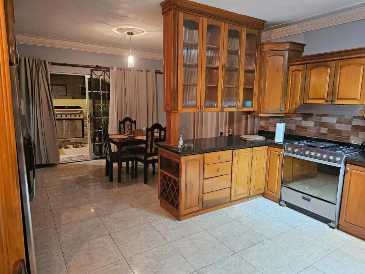 Cozy Groundfloor 2BR Getaway in Old Harbour - 4