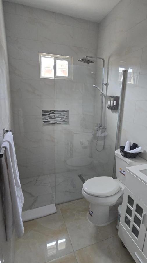 Cozy Groundfloor 2BR Getaway in Old Harbour - 3