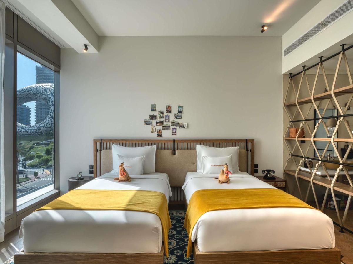 Large Glamping Twin Room with Museum View