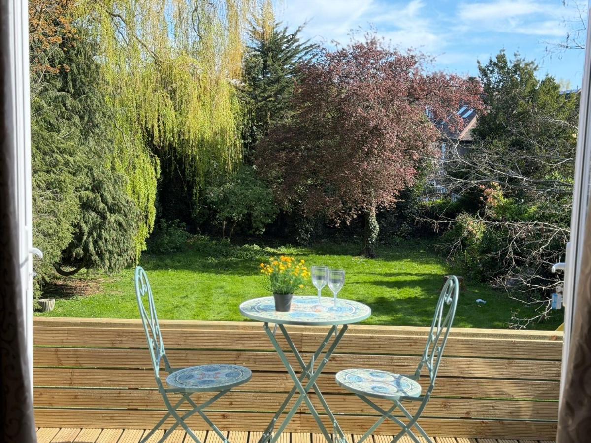 Stylish 1 Bed Flat 3 Minutes walk to East Finchley Station N2