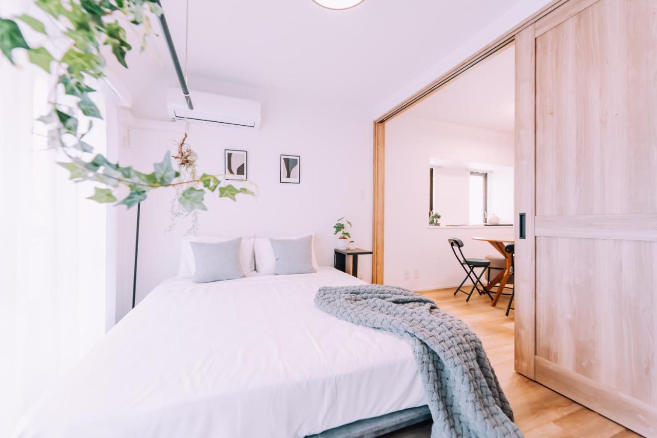 Showa Bloom Shinjuku 3 Minimalist - 2