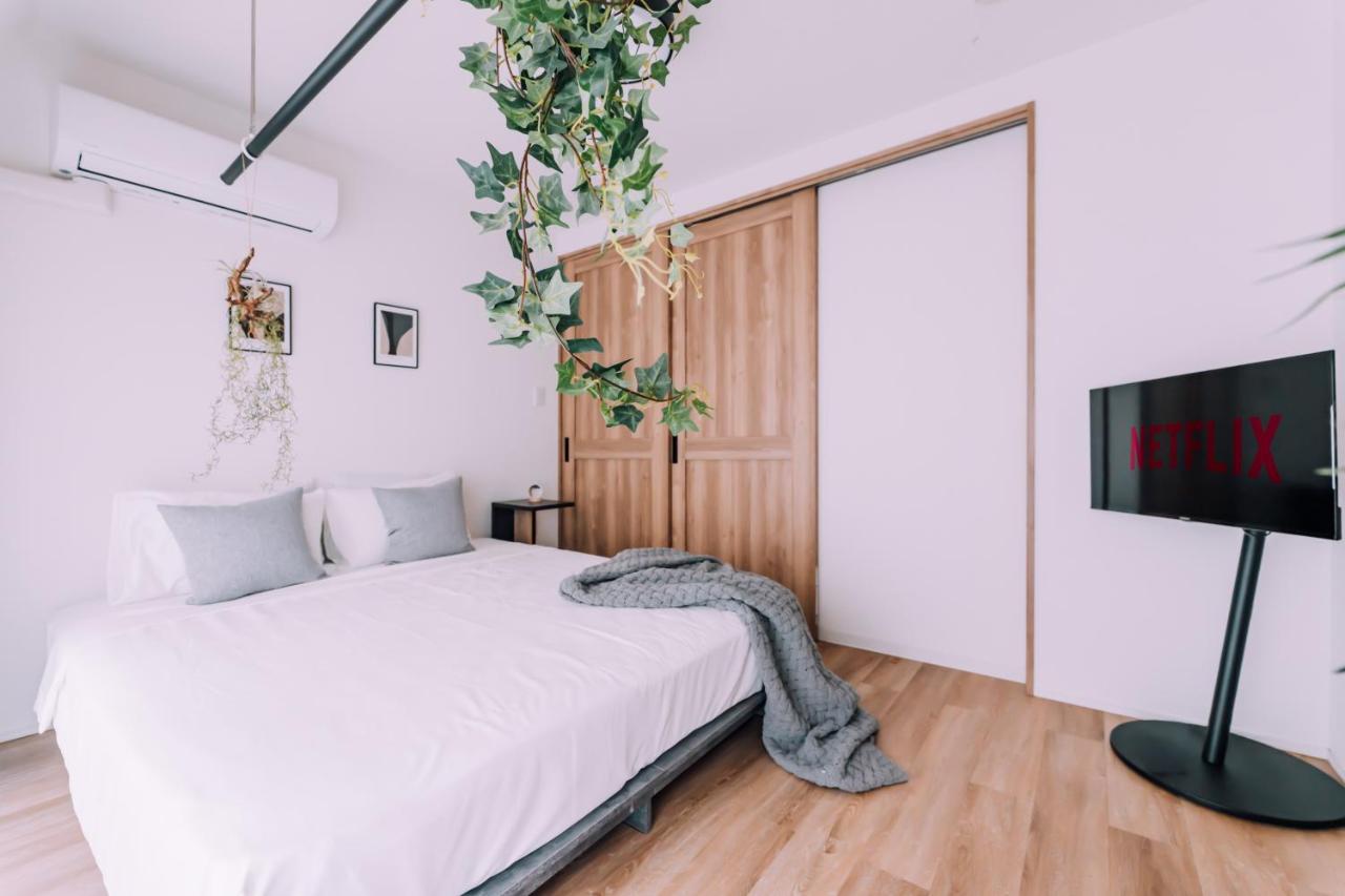 Showa Bloom Shinjuku 3 Minimalist