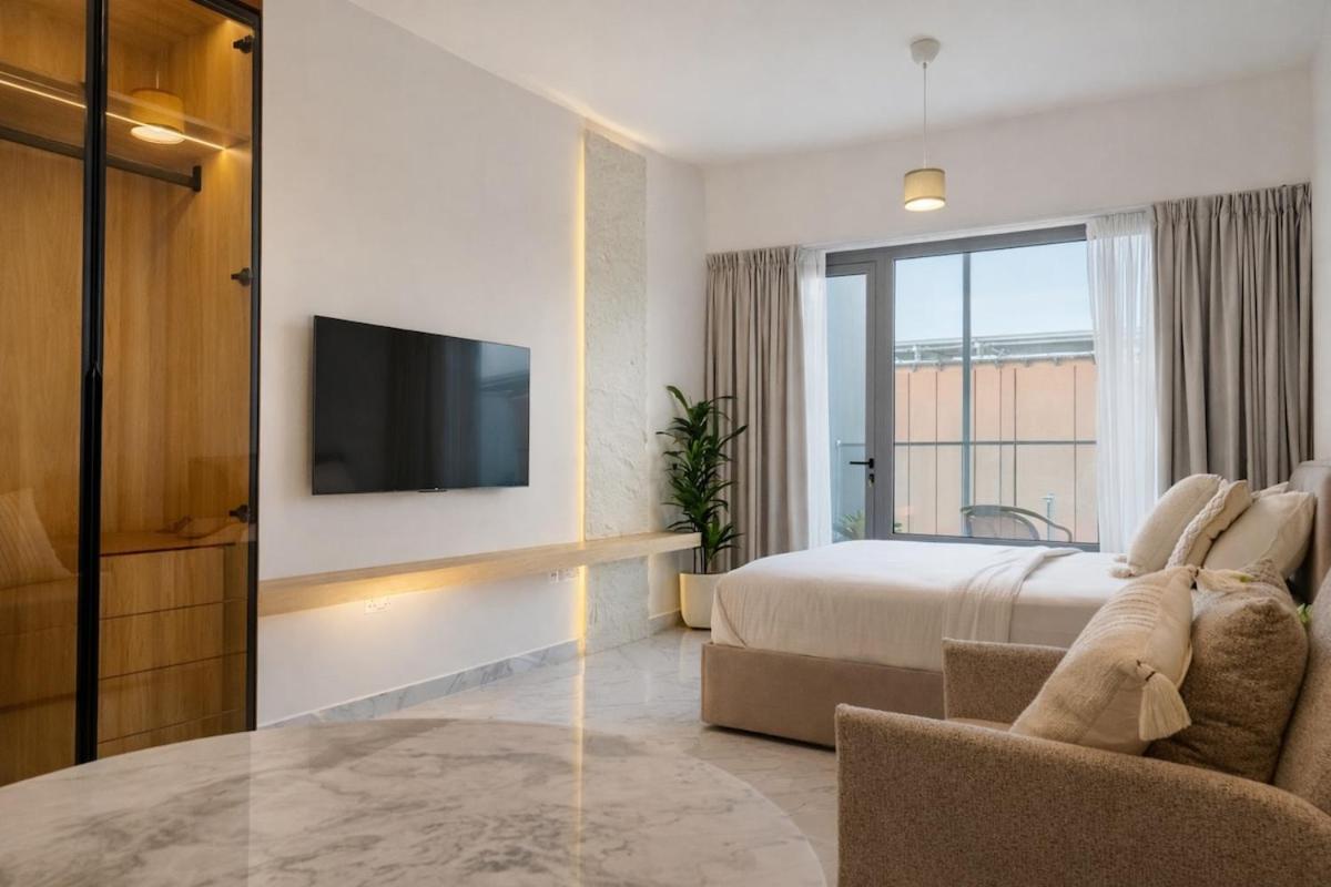 Stylish Stay Near Airport & Yas Island