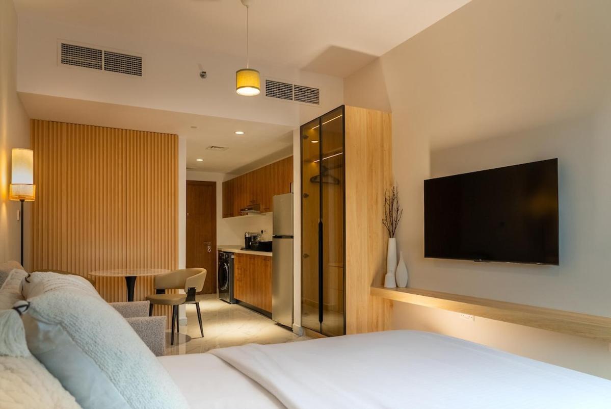 Stylish Stay Near Airport & Yas Island - 2