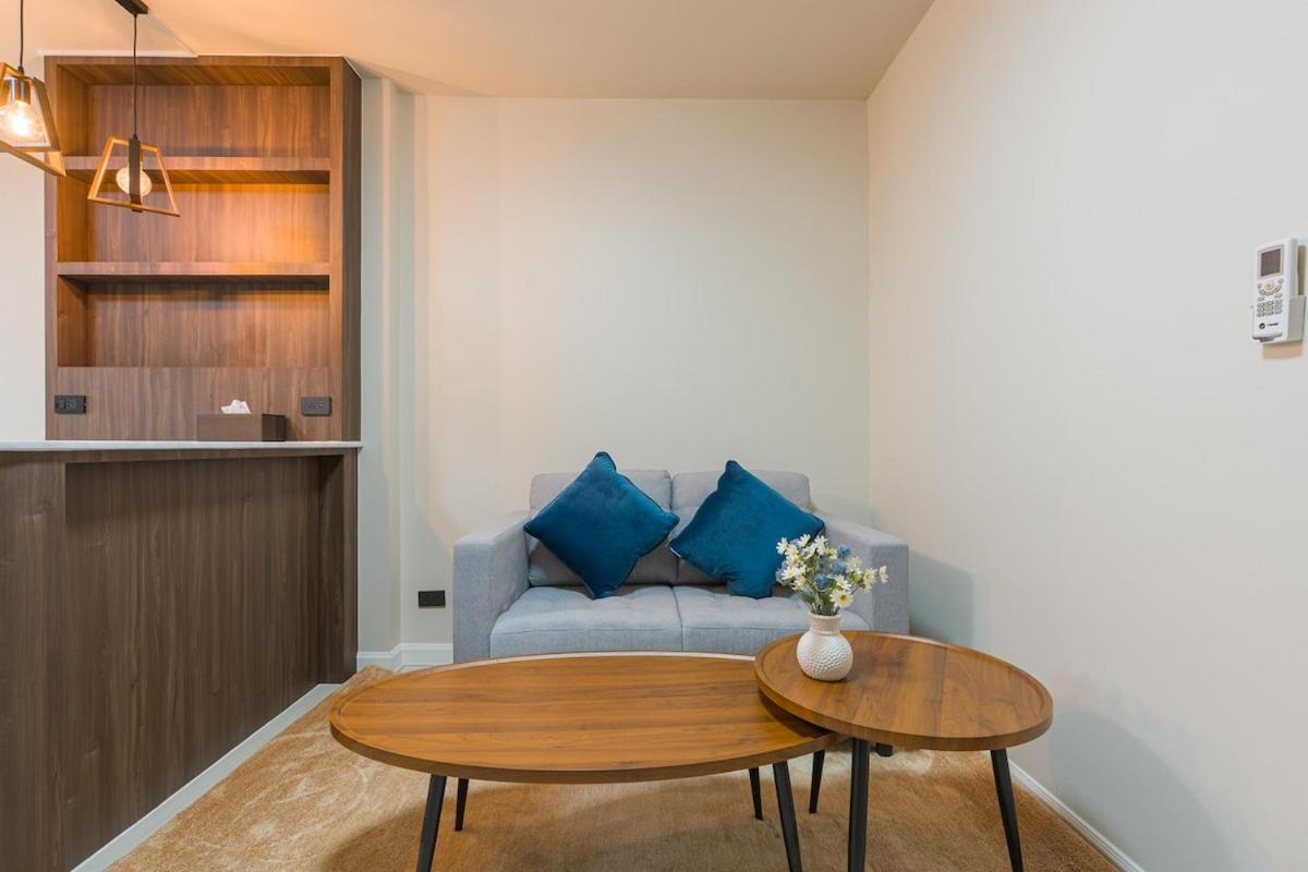 Spacious 1BR in Old town with Workspace Pool Gym Wi-Fi - 4