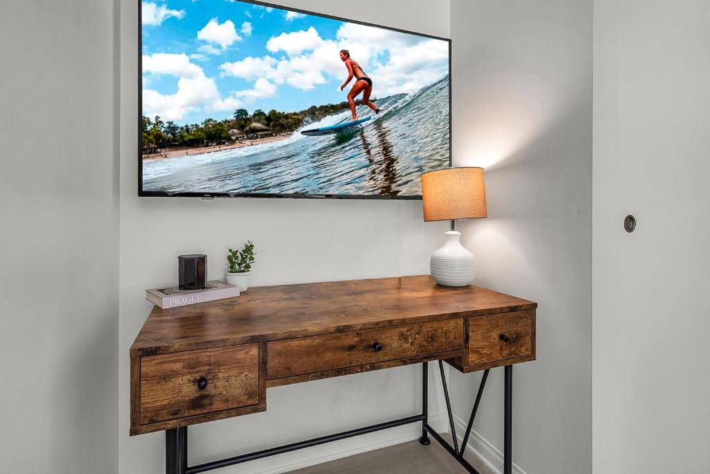 Heart of Santa Monica Promenade Studio Free Parking - 5