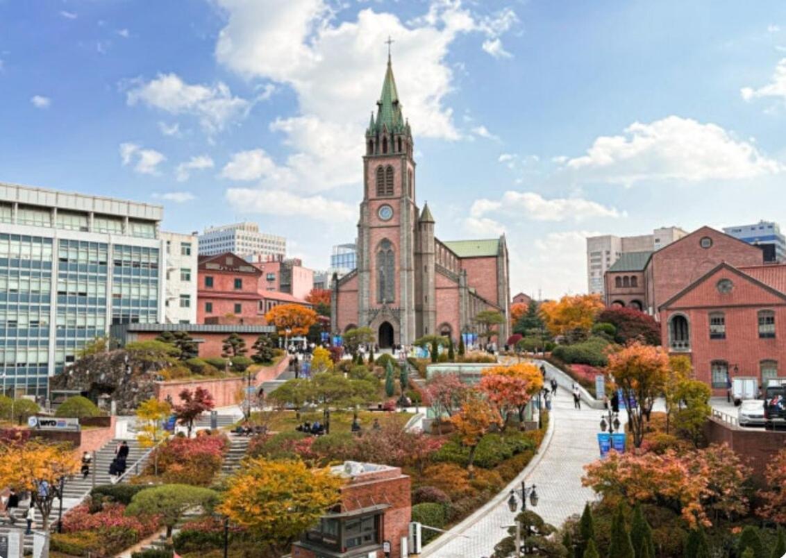 Newly opened 7minute walk from Myeongdong 3 minutes from Namsan Tower Private kitchen living room 2 rooms 2 queensize beds For 4 people - 5