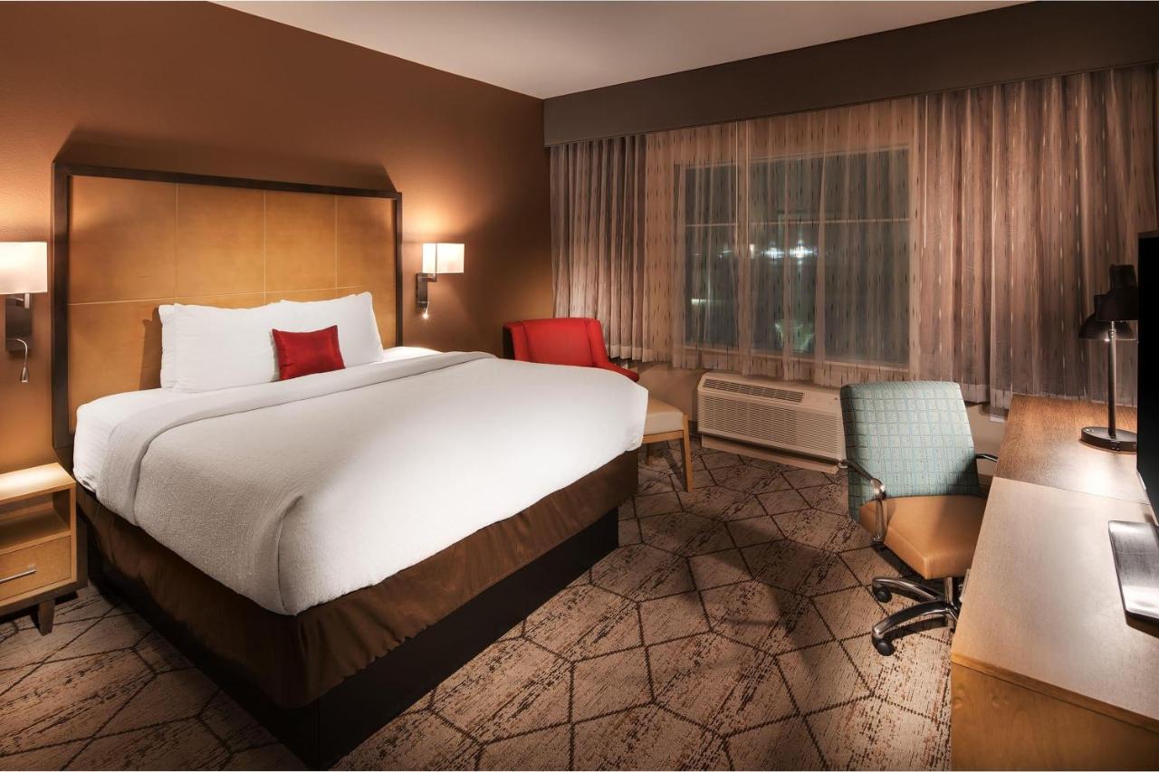 McKinzie Hotel & Suites — photo 2