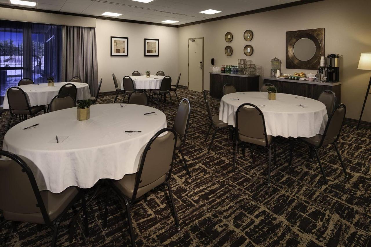 McKinzie Hotel & Suites — photo 15