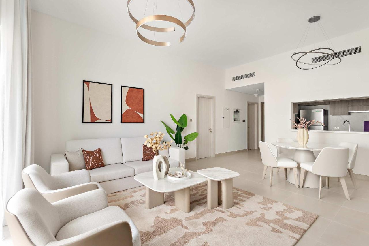 Silkhaus Vacation Homes Prime 2BR in Yas Golf Collection - 4