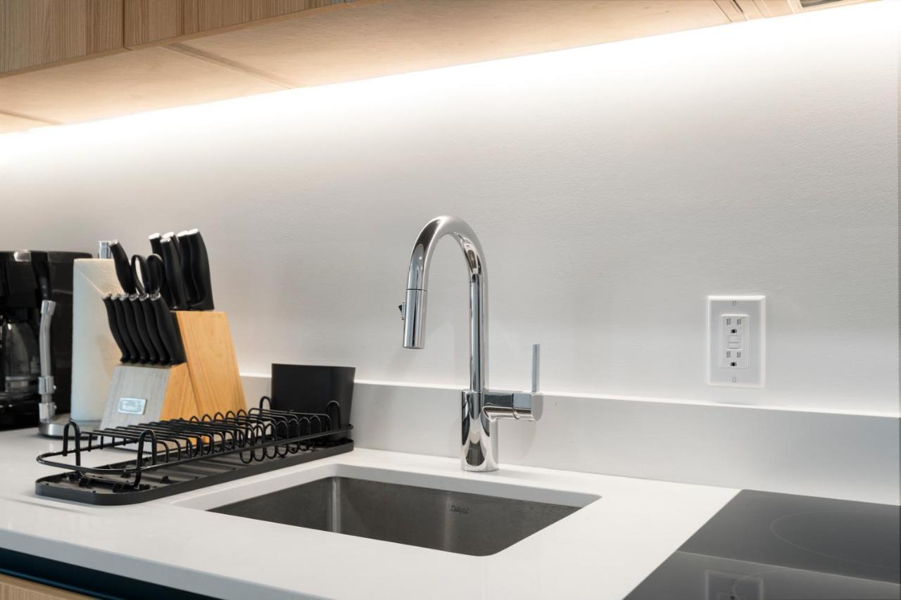 Stylish Downtown Miami Condo with Pool and Gym - 3