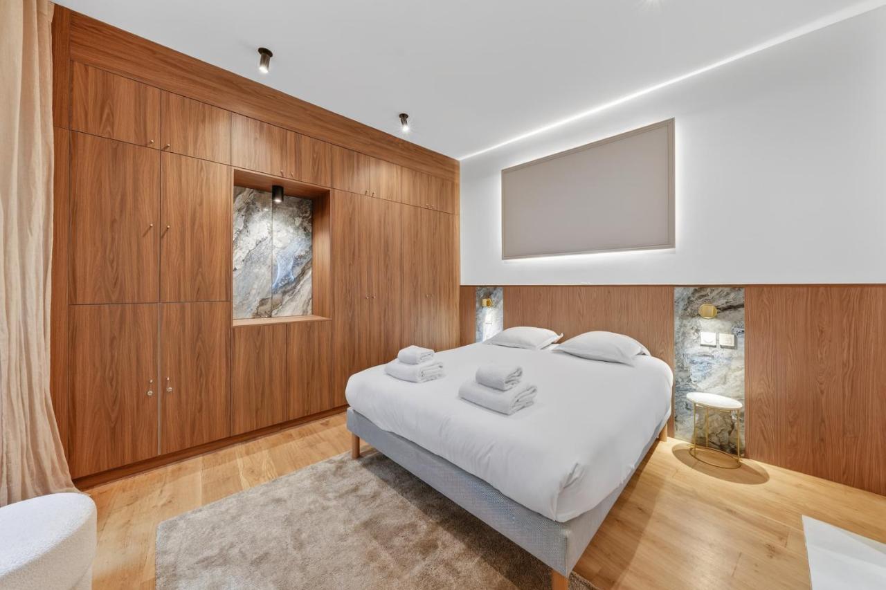 HR Quai Augustins - Notre Dame Paris - 2