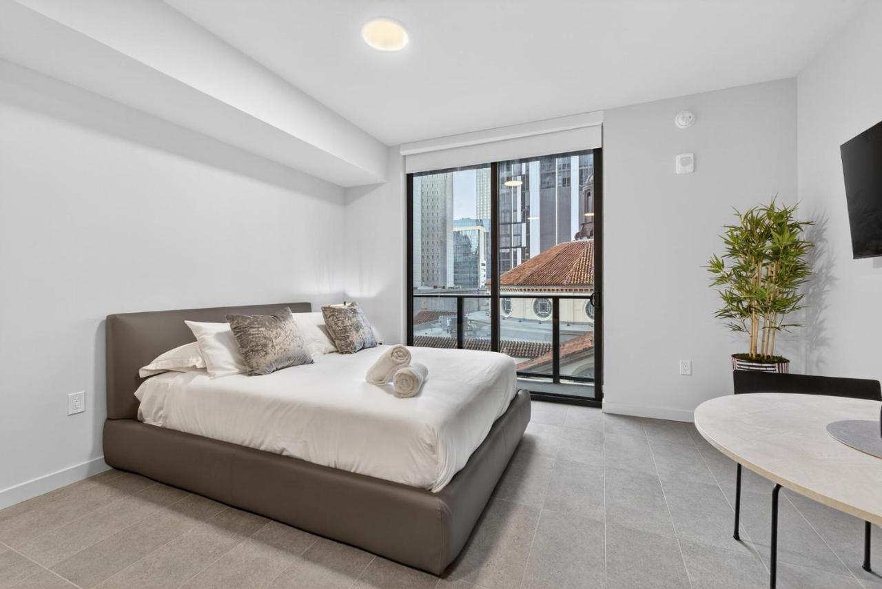 Downtown Studio Steps from Bayside and Kaseya Center - 4