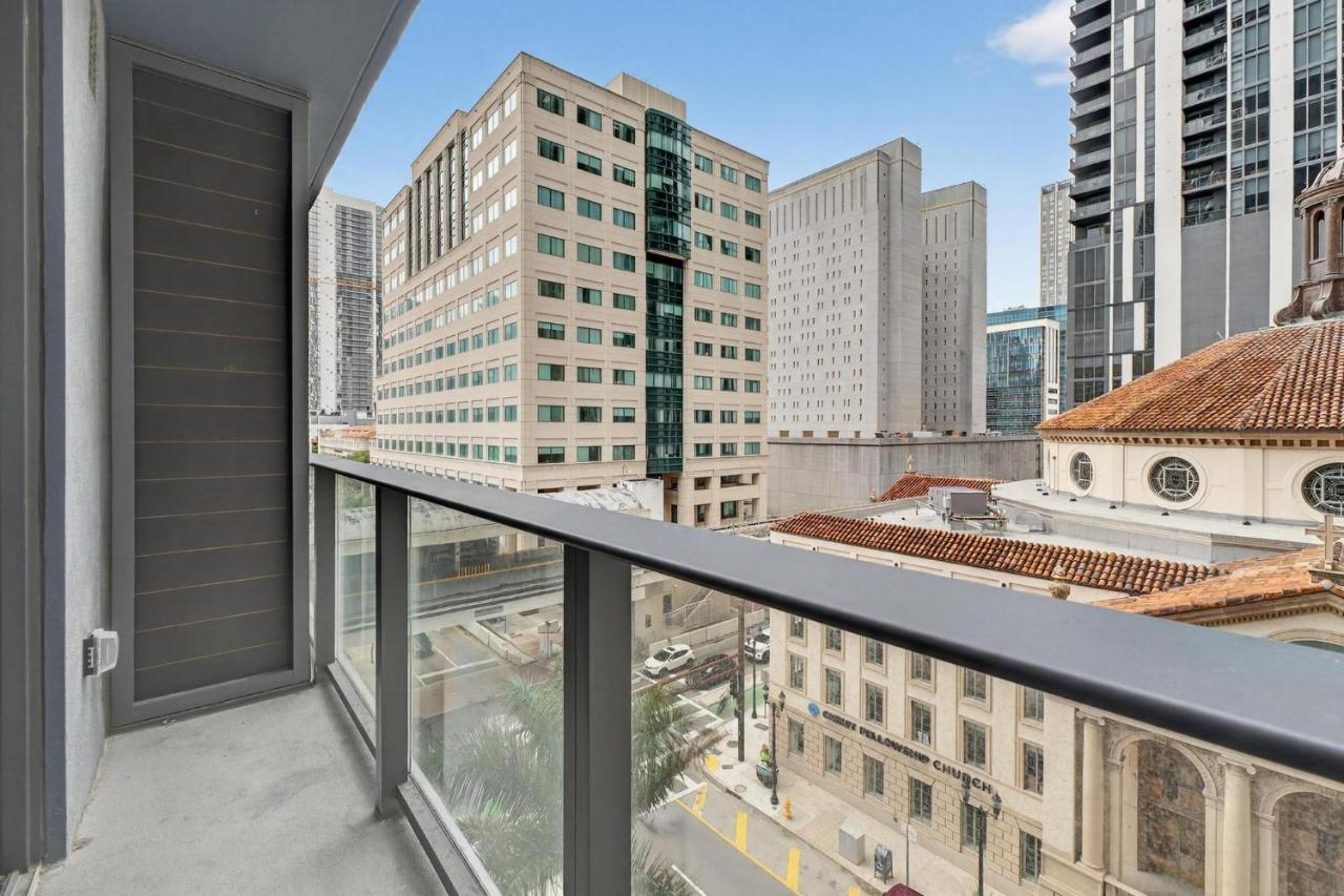 Downtown Studio Steps from Bayside and Kaseya Center - 2