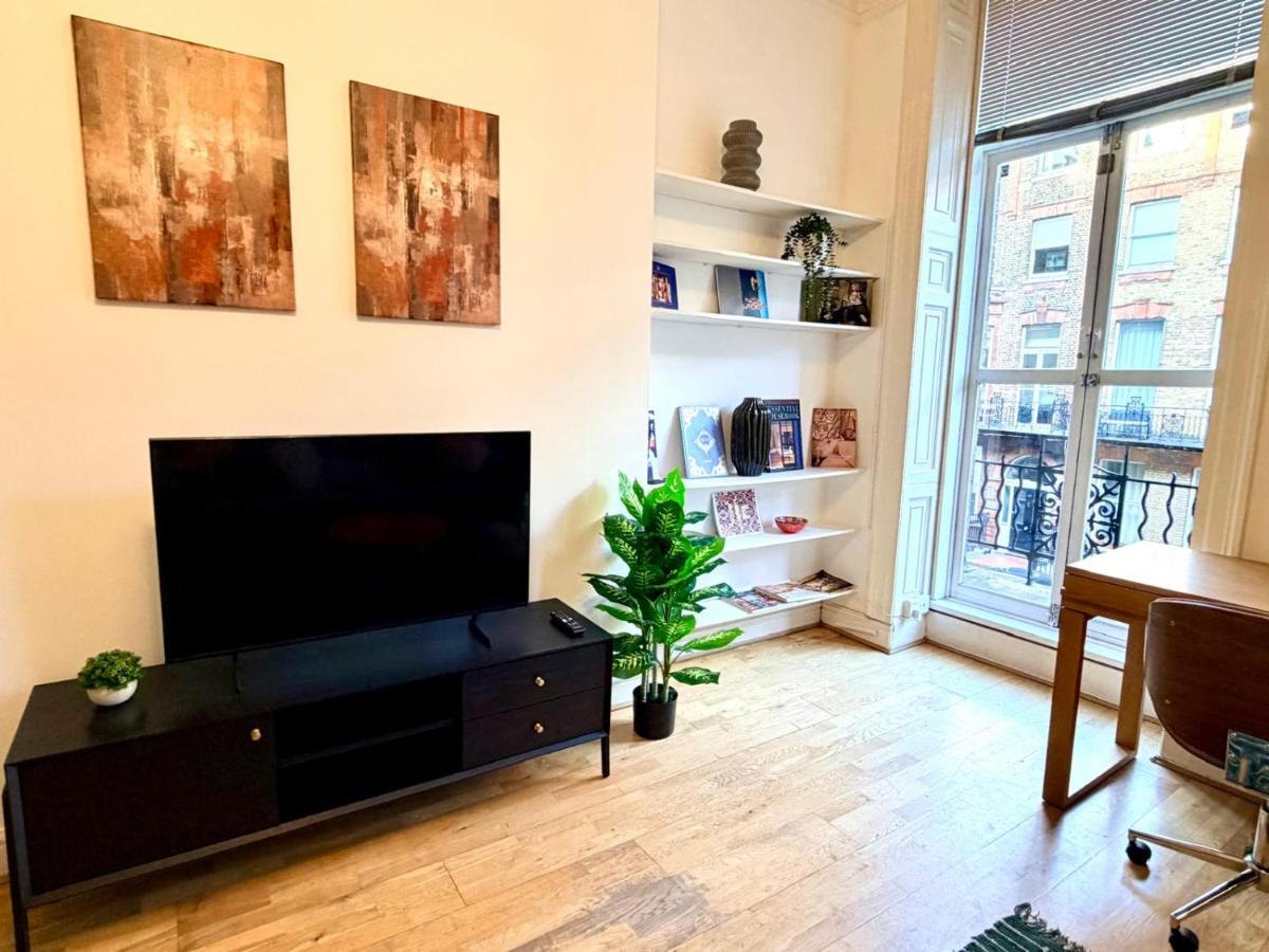 Flat 1 Modern Marylebone Apartment with Balcony