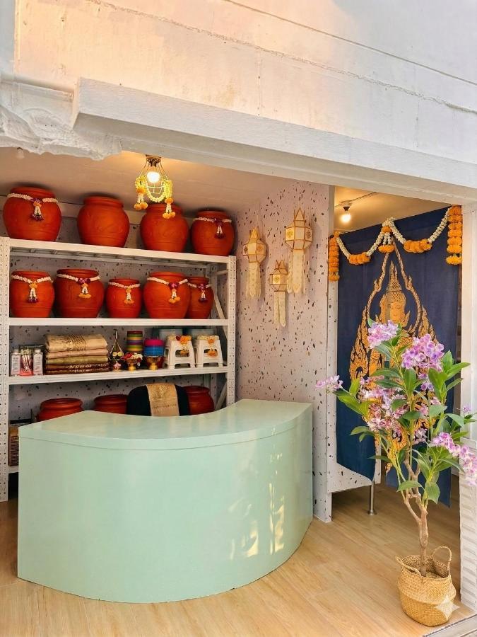 Easy Monday Pool Capsule Hotel - Old Town Bangkok - 5