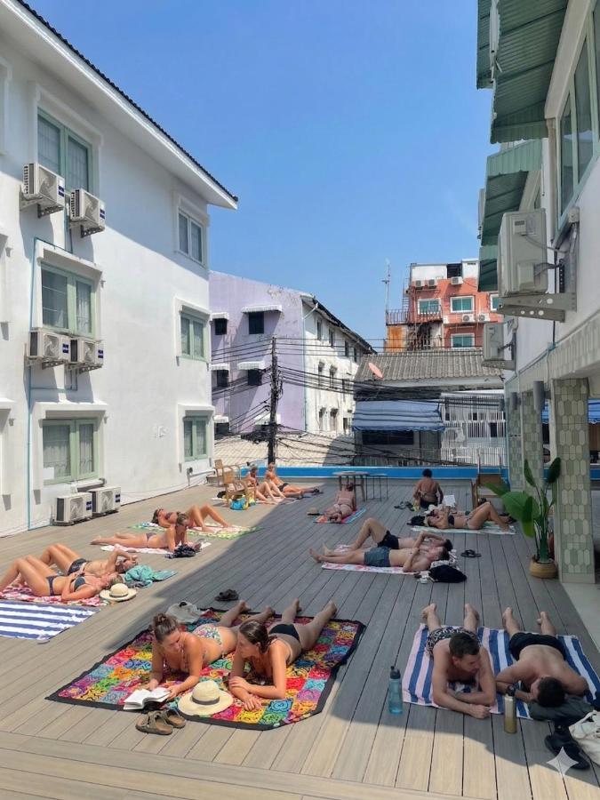 Easy Monday Pool Capsule Hotel - Old Town Bangkok - 2