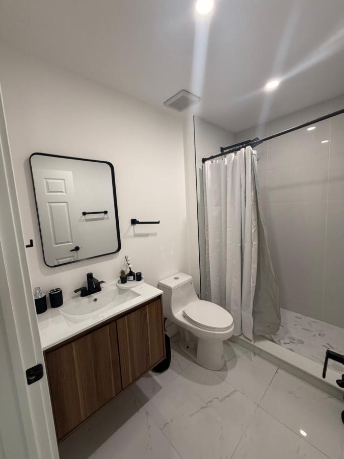 Beautiful House Near Marlins Stadium - 3