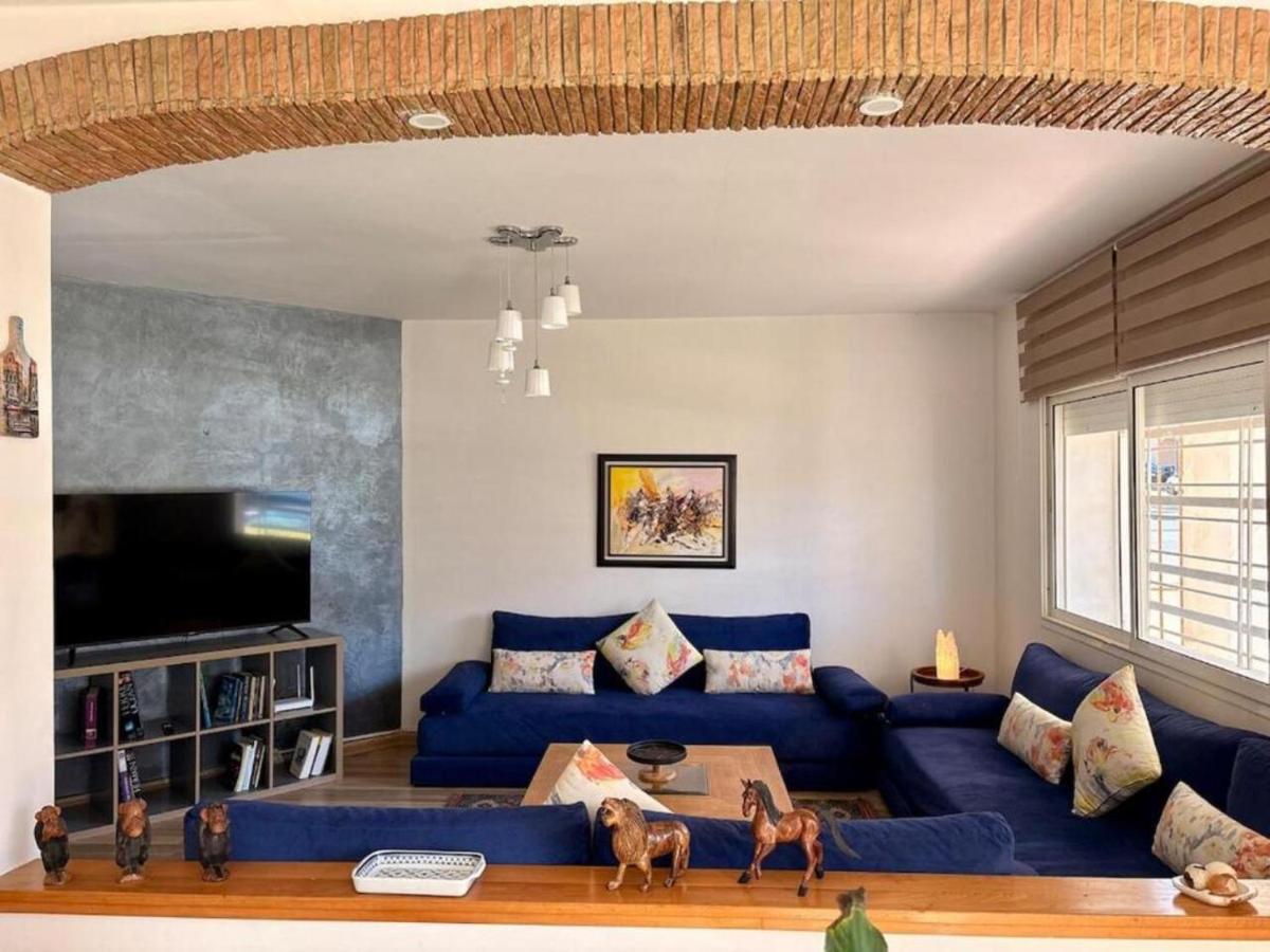 Spacious 2BR near Coast - Terrace & Free Parking