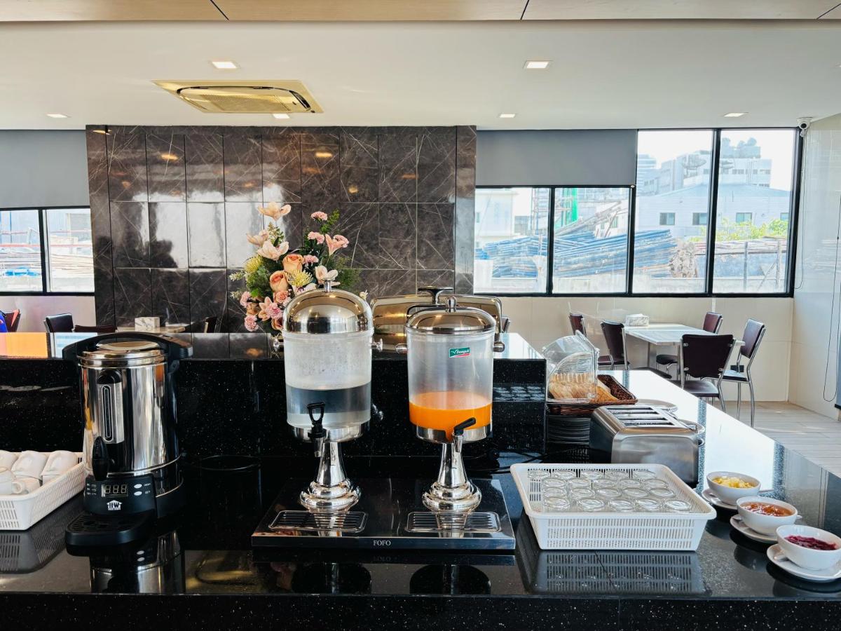 Pratunam Atrium Hotel - 4