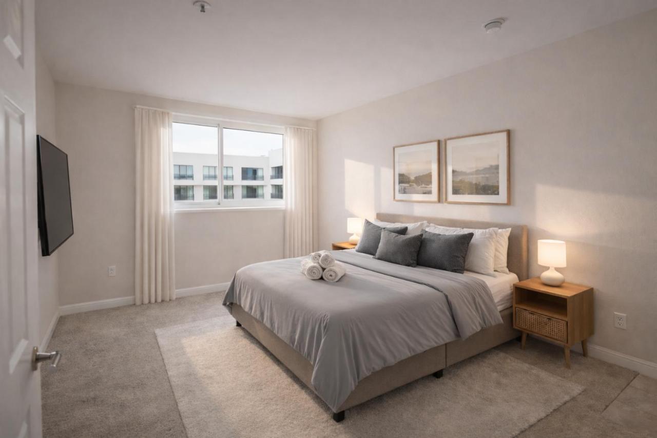 Premium 1 & 2 Bedroom Stay Near Venice Beach with Pool Hot Tub & Cinema