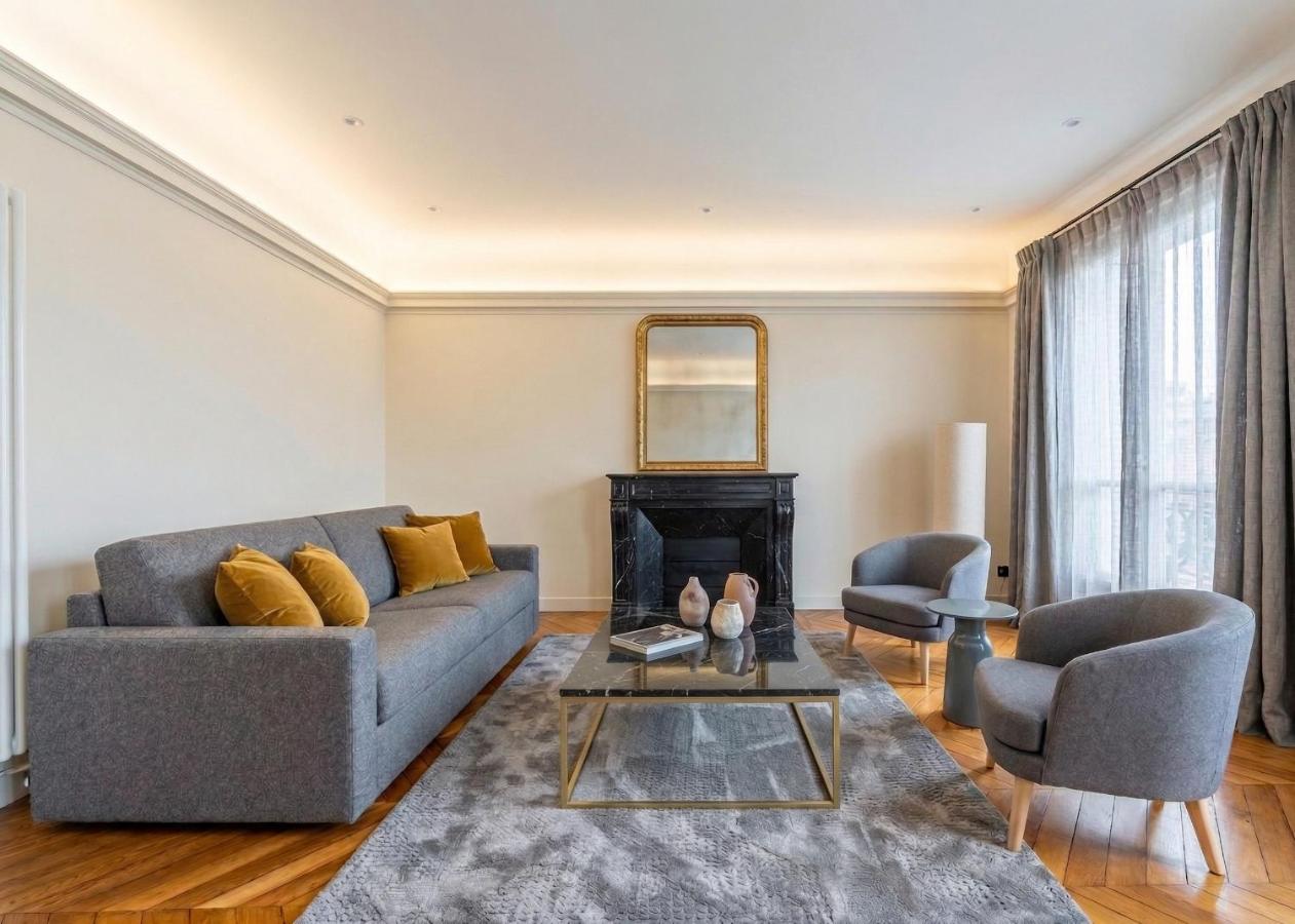 2BR Suffren Champ de Mars Tour Eiffel